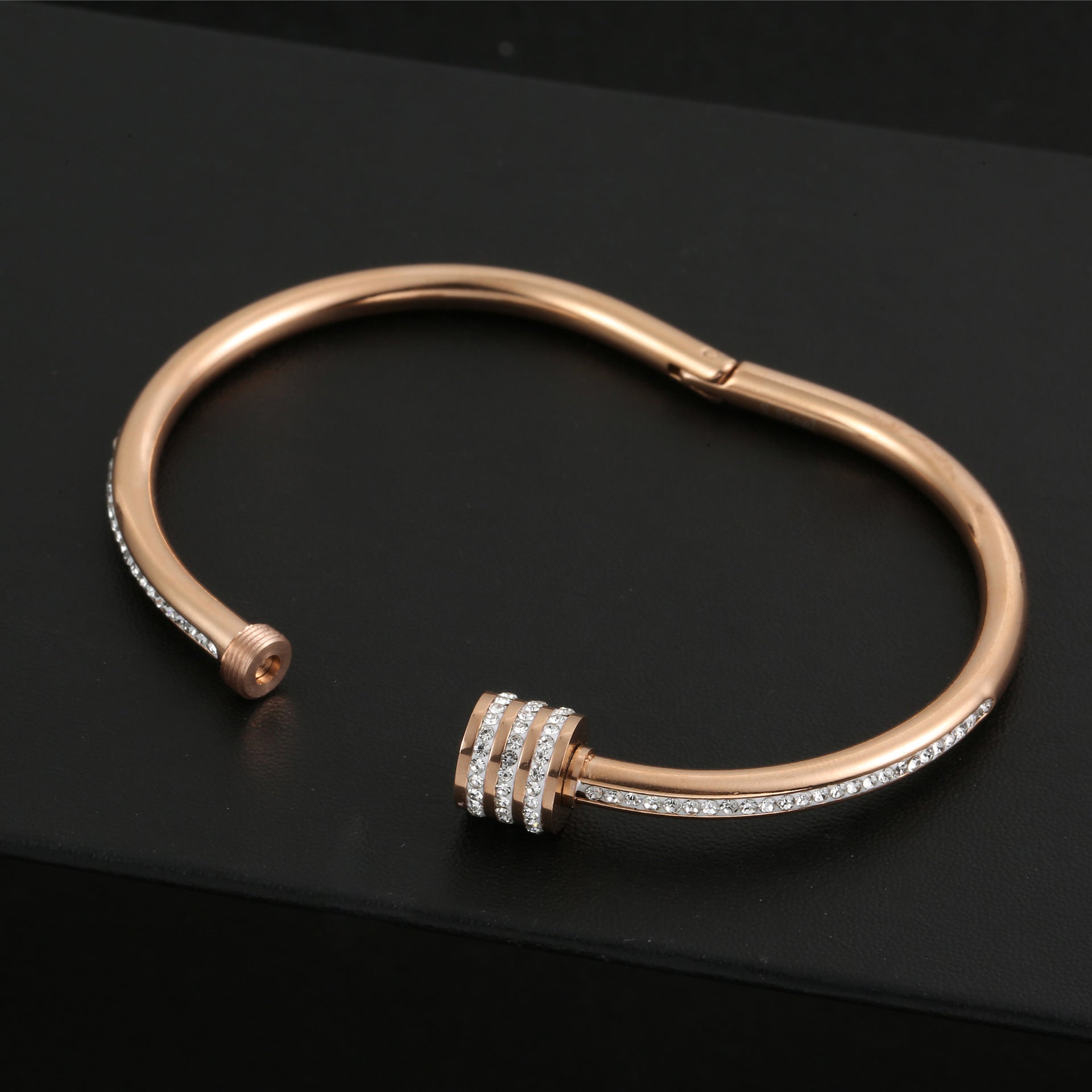 Fashion Diamond-studded Titanium Steel Bracelet Women Fashion Diamond-studded Titanium Steel Bracelet Women